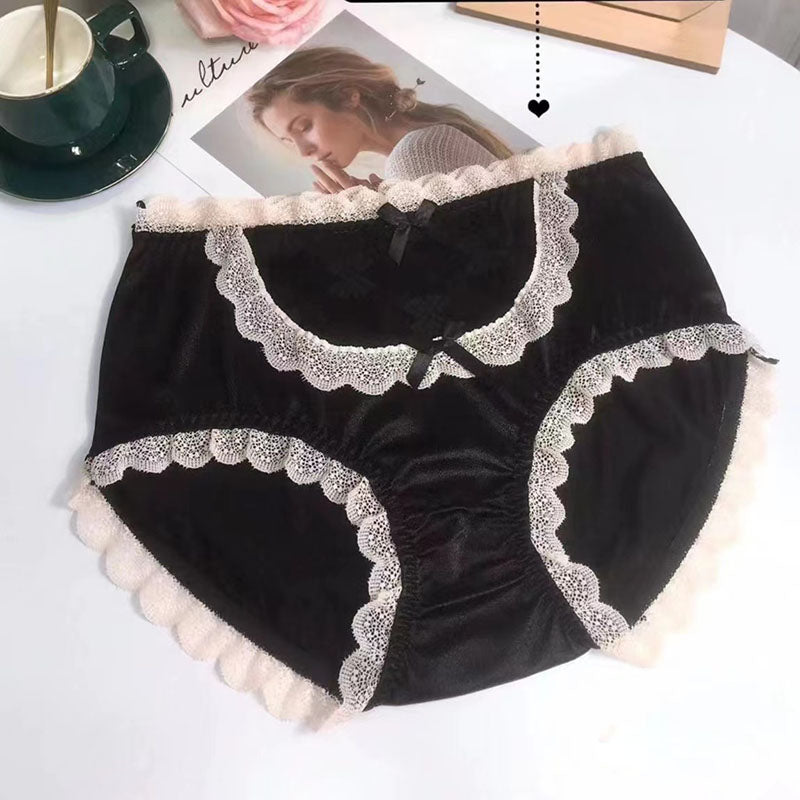 Satin panties with lace stitching