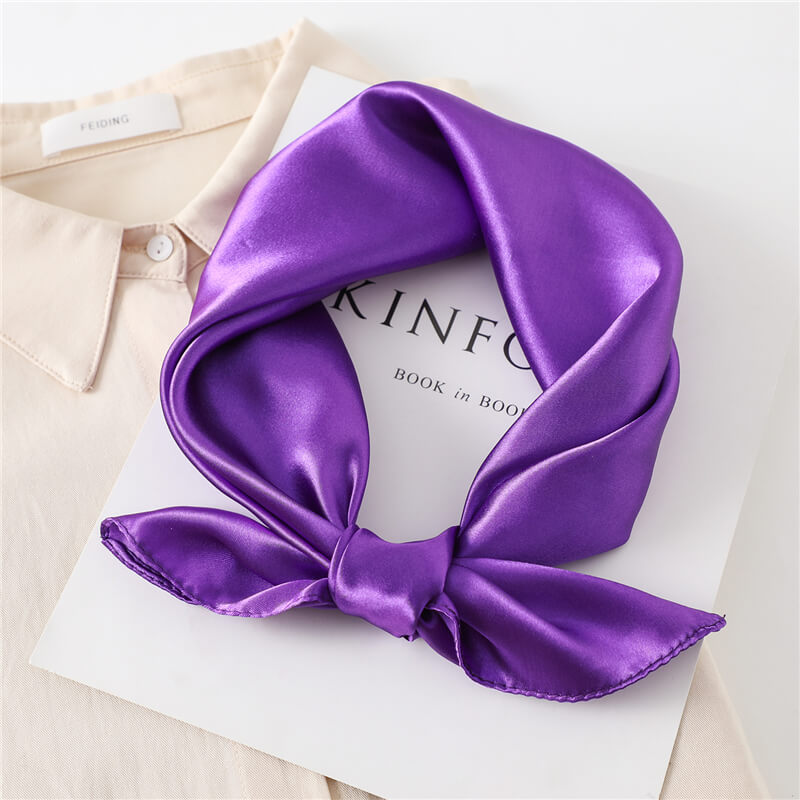 Foulard en satin violet