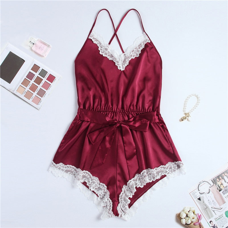 Body en satin avec noeud et dentelle rouge