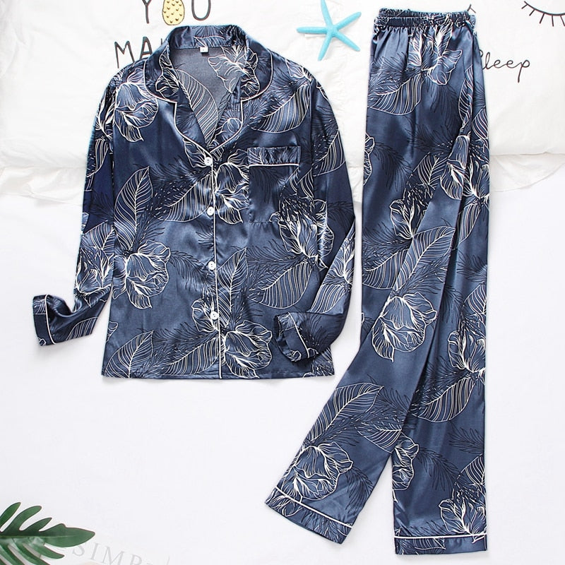 Pyjama en satin floral bleu marine et blanc