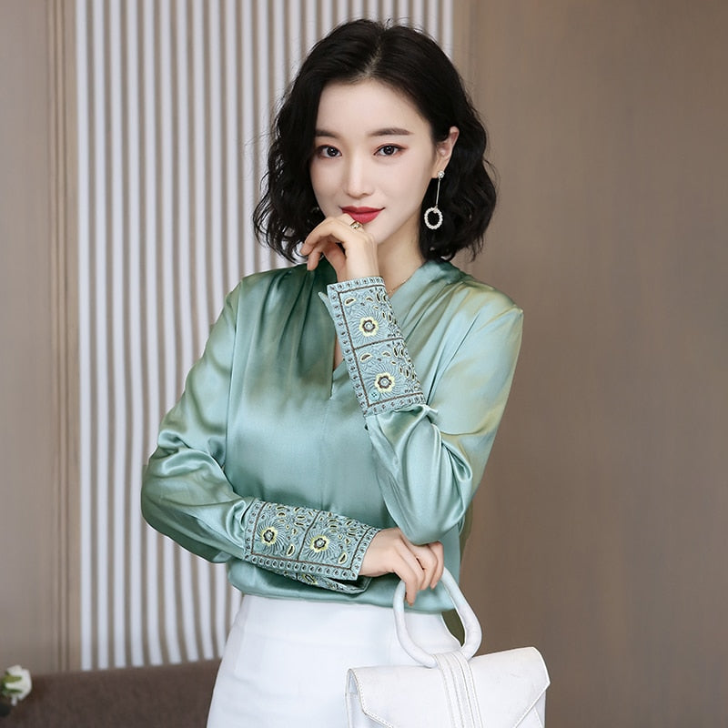 Blouse femme satin brodée vert