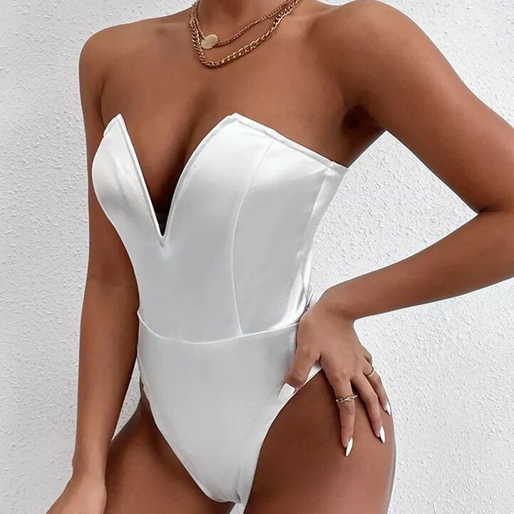 body satin blanc bustier avec decollete plongeant