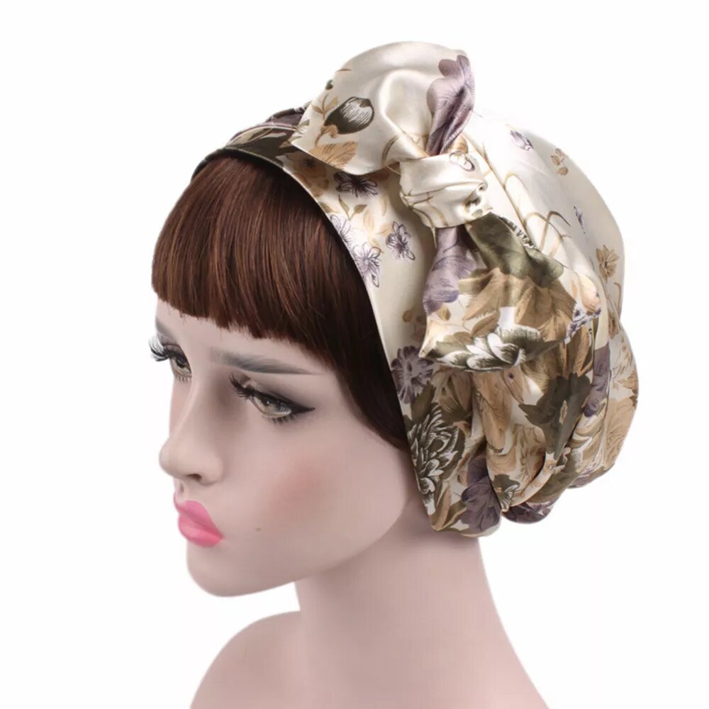 bonnet en satin fantaisie noué dore