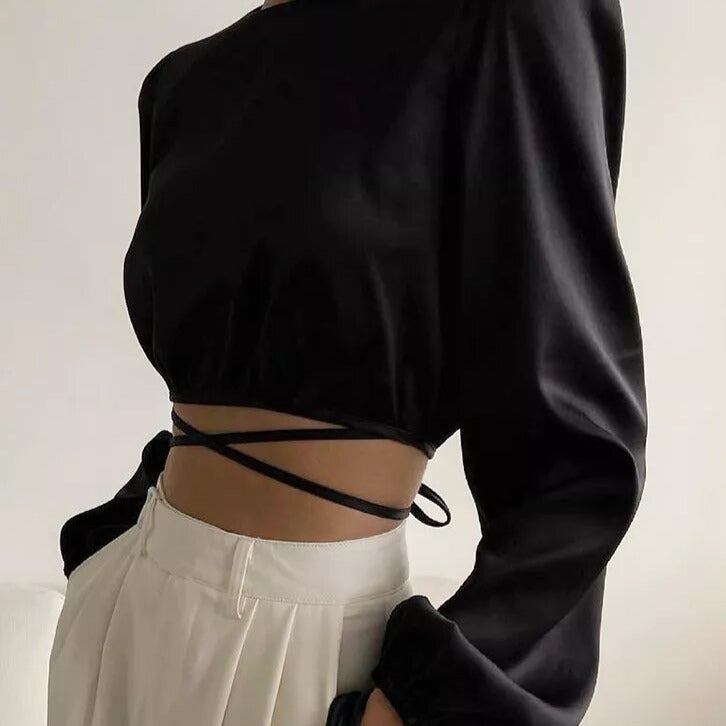 chemisier satin noir crop top