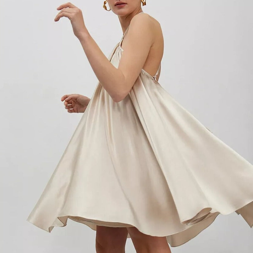 robe beige en satin évasée