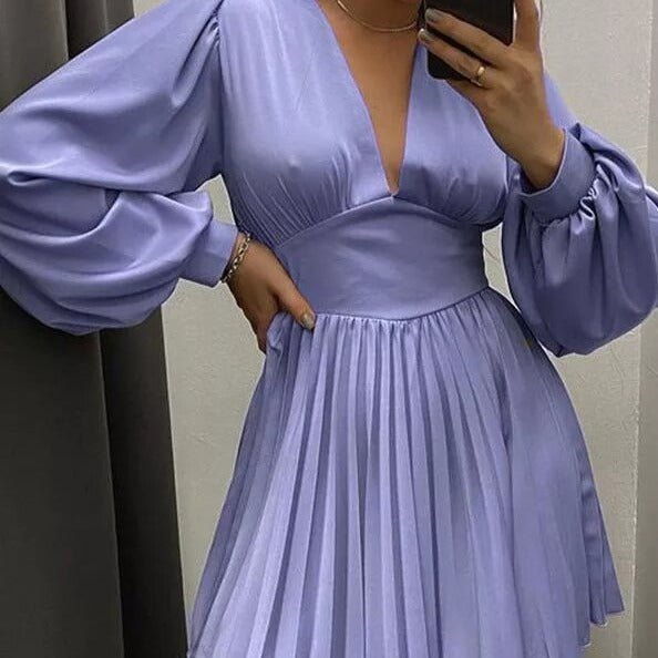 robe en satin lilas et plissée