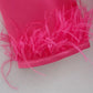    robe rose satinée à plumes