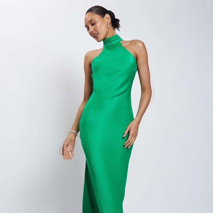     robe satin dos nue et drapée verte